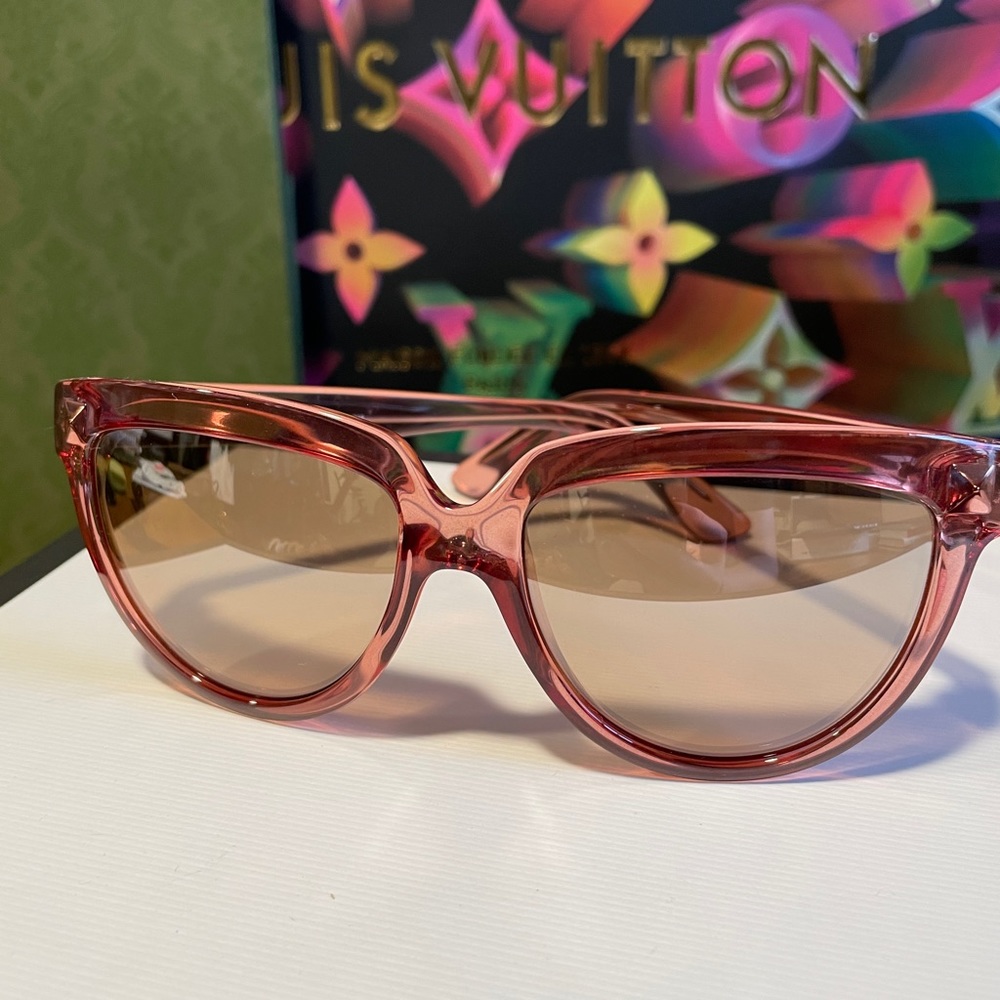💥SALE TODAY!💥AUTH Valentino Womens Pink Stud Sunglasses EUC